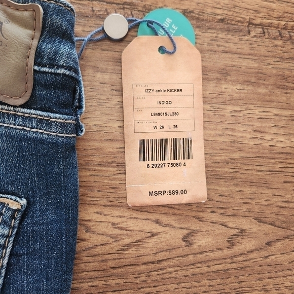 NWT Silver Bootcut Ankle Kicker IZZY Distressed Jeans - Picture 4 of 7